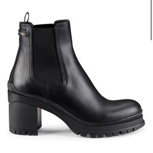🔥Prada Leather Lug Sole Chelsea Boots🔥